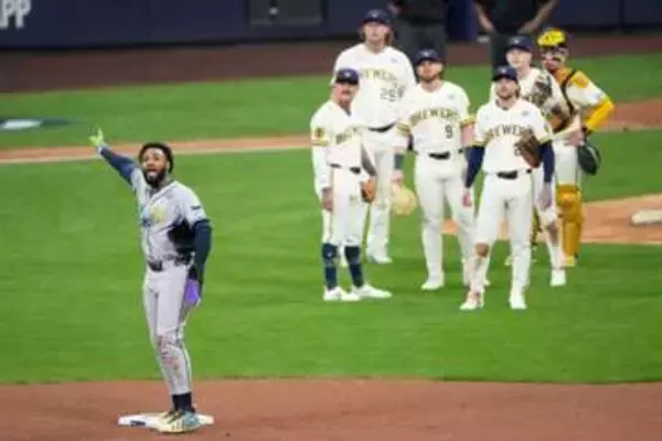 【MLB】ブリュワーズ　試合終了で勝利かと思いきや…逆転ピンチ拡大ヒヤリ　土壇場レイズのチャレンジ成功　勝利ムード残るなか1点差で再開するレアな展開に