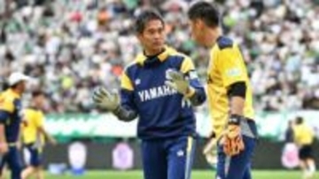 元サッカー日本代表GK川口能活氏　アカウント開設以来のインスタ更新でレジェンド同士の肩組みツーショット公開