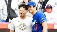 大谷翔平　先輩の菊池雄星をベンチ前で待ちペコリお辞儀　古巣エンゼルススタッフにもハグや談笑で笑顔あふれる　試合では3安打躍動