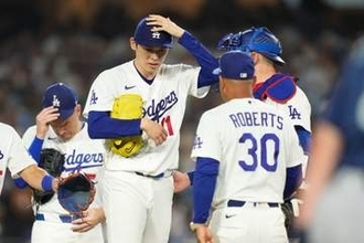 ロバーツ監督、佐々木朗希6回突然の乱調「足にけいれんがあった」　それまでは圧巻投球「ヤンキース戦の内容よりもさらによかった」と絶賛