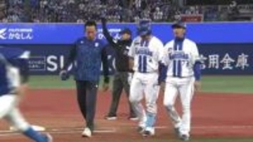 【DeNA】牧秀悟にアクシデント　走塁で足を痛めたか　苦もんの表情でベンチへ下がり途中交代
