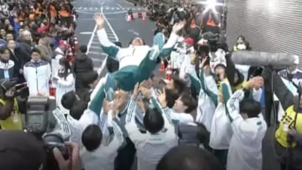 青山学院大学　原晋監督が9回胴上げ、黒田朝日も3回宙を舞う　箱根駅伝3年連続9度目V