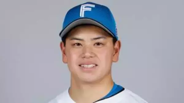 【日本ハム】北海道生まれの育成出身ルーキー・常谷拓輝が本拠地でプロ初ヒット　新庄監督が記念球を受け取りガッツポーズ