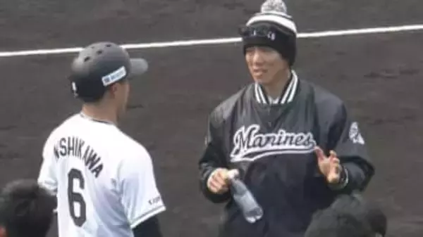 【ロッテ】松井稼頭央臨時コーチが春季キャンプに参加　西川史礁と身ぶり手ぶり交えながら言葉交わす場面も