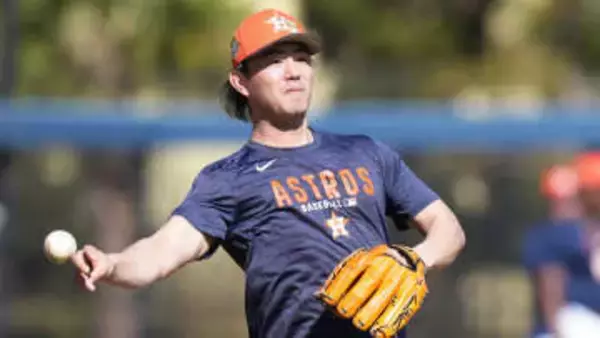 今井達也が語るグラブのこだわり　キャンプ初日は千賀滉大モデル→2日目は黒木優太モデル　開幕に向けて“相棒”を試行錯誤