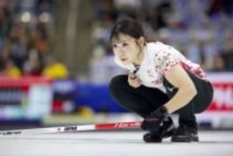 【ロコ・ソラーレ】吉田夕梨花「互いの10年間が詰まった写真」と旧友撮影のクールなフォト公開　真顔ポーズに陰影で筋肉美くっきり