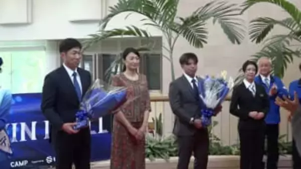 【DeNA】ファンが待ち構えるなかチームが宿泊施設入り　木村球団社長「継承路線とはいえ、相川監督がやりたい野球を」　メジャー現場経験持つ佐野誓耶コーチ起用の思いや役割も明かす