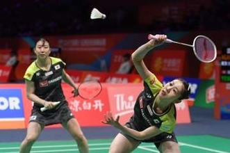 【バドミントン】五十嵐有紗＆志田千陽ペアが4強　5連続ポイントで流れ取り戻す　第2ゲームには7連続ポイントも記録　準決勝は世界4位の中国ペア〈シンガポールオープン〉