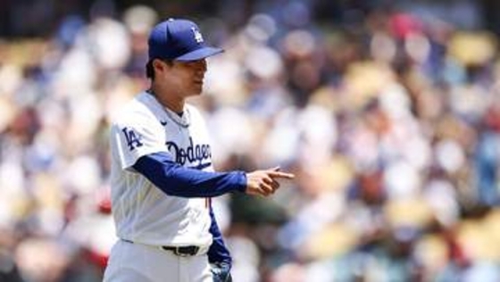 「由伸みたいな男がボールを持つと、それだけで自信が湧くんだよ」ロバーツ監督が山本由伸語りにニコニコ