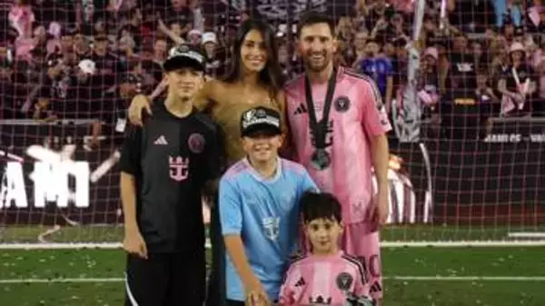 メッシの妻もハットトリックに大興奮「あなた最高！」3人の子供たちとスタジアムで初戦から応援