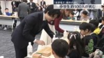 将棋の｢永世竜王｣ 藤井六冠に小学生約100人挑む