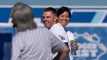 大谷翔平がフリーマンと再会で熱い“ハグ”　大勢のファンに「やっぱり興奮するものがある」