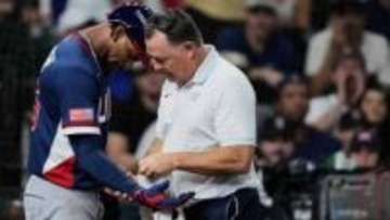 【WBC】米代表バクストンに球が直撃で一時騒然　MLBでは昨季35本塁打の強打者　プレー続行も直後の守備で交代