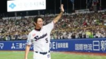 【ヤクルト】川端慎吾のもとに飛ぶ“ショートフライ”　笑顔で3アウト目をつかむ　4打席に立つもヒットにはつながらず