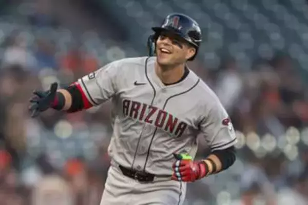 【MLB】ヌートバーが5号先頭打者HR　サイクル王手の3安打の活躍も8回に代打で大記録ならず