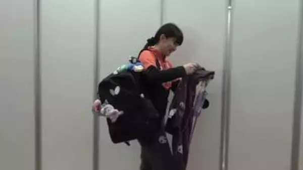 【卓球】張本美和が世界選手権を前にもしっかり推し活「投票してます」大好きなクロミに囲まれ決戦の地へ