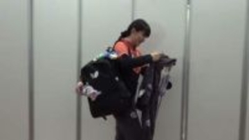 【卓球】張本美和が世界選手権を前にもしっかり推し活「投票してます」大好きなクロミに囲まれ決戦の地へ