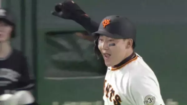 思わず飛び出したスキップはあのミスターの？　巨人・丸佳浩が打った代打逆転満塁ホームラン