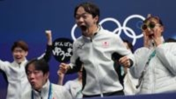 坂本花織 演技だけでなく応援でも仲間を鼓舞 五輪メガネでキスアンドクライを盛り上げる