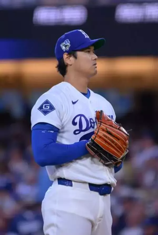【大谷翔平】集中しすぎてハプニング?　四球の直後にノーワインドアップで投球→2塁送球しボーク　ベンチ去り際にはランナーと笑顔で言葉かわす
