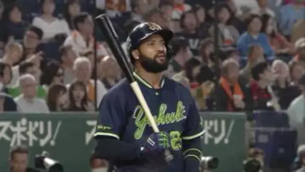 【ヤクルト】2番・サンタナが“打ち直し”で貴重な追加点！　スタンド中段へ第4号ホームラン