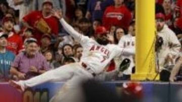 「今夜3本ホームランを奪った」エンゼルスのアデルが衝撃プレー相手もぼう然　9回は観客席に飛び込むハッスルプレー