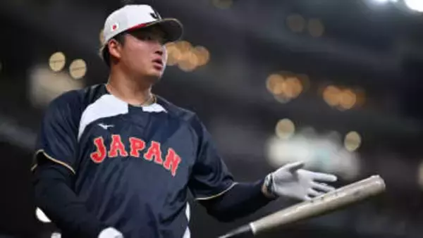 村上宗隆「さぁ行きましょう」日の丸もって燃える男　侍ジャパンは連覇をかけて初陣へ　前回大会スランプから日本を救った村上が爆発するか