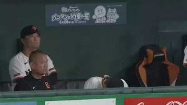「監督のようであって、監督ではない」巨人・橋上監督代行　試合中にも監督用のイスには座らず