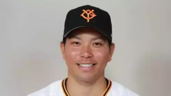【巨人】今季初の4番・大城卓三が激走の3塁打　スライディングし転がると3塁コーチャーが汚れた背中をはらう