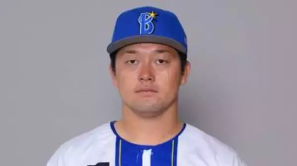 【DeNA】牧秀悟が死球でヒヤリ　松本裕樹の直球受け苦もんの表情　プレー続行でスタンドから拍手