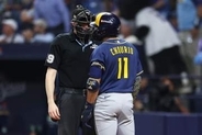 【MLB】4打数4安打、驚異の1番チョウリオ　絶好調で迎えた第5打席は…ハーフスイング→空振り判定　納得いかずコーチなだめる一幕　ベンチに戻ってから怒りあらわ