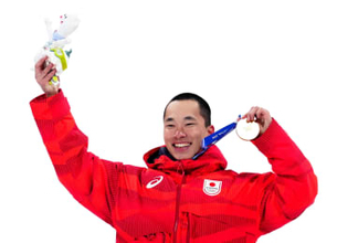 “有言実行”の金メダルは「とても重たい」　快挙達成の木村葵来が満面の笑み【スノーボード男子ビッグエア】