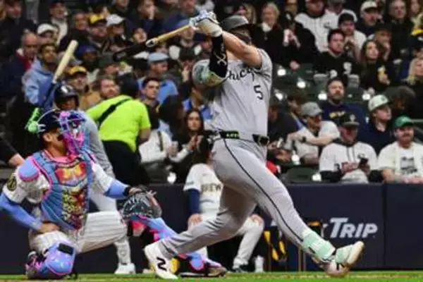 村上宗隆が打った瞬間確信の2号ソロ！　メジャーデビューから2戦連発