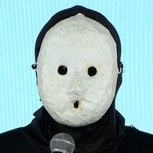 覆面ホラー作家・雨穴「不思議な世界を散歩してください」　初の大規模展覧会を開催
