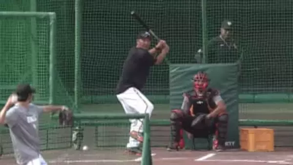 「いいところも、課題もでた」サムスン戦、試合後に特打　巨人・阿部監督もバット持ち自らゲージへ　笑顔で大飛球とばす