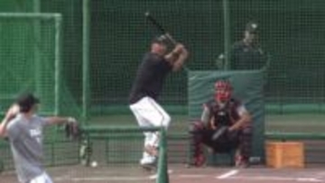 「いいところも、課題もでた」サムスン戦、試合後に特打　巨人・阿部監督もバット持ち自らゲージへ　笑顔で大飛球とばす