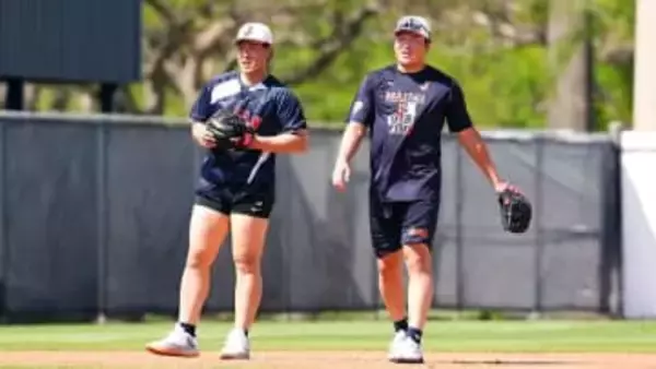 【侍ジャパン】マイアミの最高気温は29℃　ズボンをグッとたくし上げ…快晴の中で汗を流す