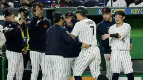 【WBC】日本は8回にようやく先制　死球の佐藤輝明が相手のミスを見逃さず　周東佑京が3ラン、村上宗隆が満塁弾で一挙9得点