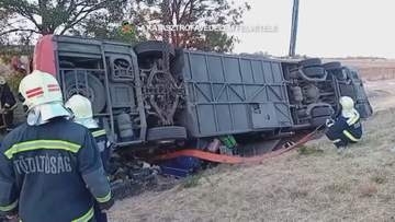 ハンガリーの高速道路でポーランド人観光客を乗せたバスが横転、12人死亡