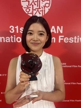 姫野花春16歳　映画初出演で最優秀俳優賞　“さとこ”を演じた有村架純らが祝福　釜山国際映画祭