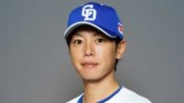 【中日】現役時代の浅尾拓也とツーショット　15年前の子どもがプロの投手へと成長　背景も東京ドームほぼ同じ構図