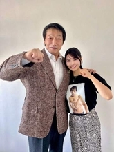 元AKB48・倉持明日香36歳、プロレスのリングで結婚発表　婚姻届の証人は元プロレスラー・小橋建太