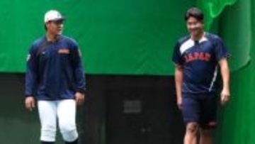 岡本和真＆菅野智之が東京ドームのグラウンドに登場　声援に応え手を振る場面も　かつての“本拠地”で決戦に備える