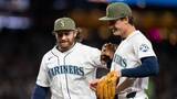 「【MLB】タティスJr.のショート定位置ゴロをセカンドが逆シングル＆ジャンピングスローで仕留める　マリナーズのコール・ヤングが注目ビッグプレーで躍動」の画像1