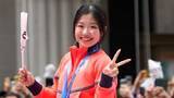 「【フィギュア】中井亜美の手のひらに佐藤駿と友野一希が直立!?　楽しげな笑顔が印象的な青木祐奈との自撮り　アイスショーの共演者と楽しげに過ごす様子公開」の画像1