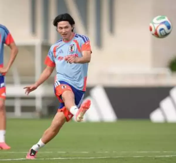 【サッカーW杯】日本代表に帯同の南野拓実　スパイク磨きでチームをサポート「チームのためにできることしか考えていない」