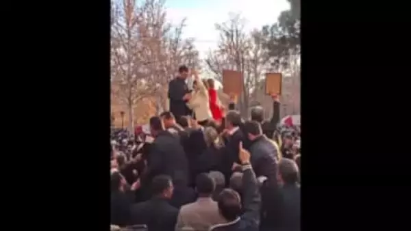 イランの人権活動家・モハマディさん　拘束された際、治安当局から激しい暴行や脅迫受けたか