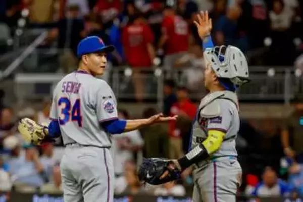 【MLB】メジャー初セーブの記念ボールを客席に投げ込まれ千賀滉大が大爆笑　失態にようやく気づいた右翼ベンジは頭抱えフリーズ…