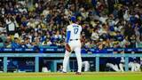 「“前例がない”と記し大谷翔平の写真を投稿　ドジャース専属カメラマンが切り取った美しい1枚　マウンド降り打席の準備…ロサンゼルスの青空をバックに際立つ存在感」の画像1