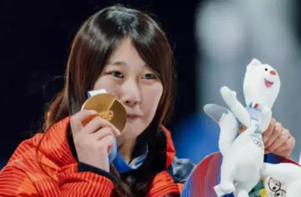 ビッグエア・金メダルの村瀬心椛「着地した瞬間に鳥肌」「攻めて着地しないと金はなかった」と逆転の3回目を振り返る